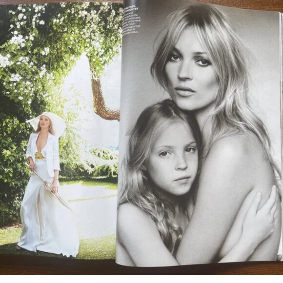 VOGUE SEPTEMBER ISSSUE 2011 - Picture 4 of 6